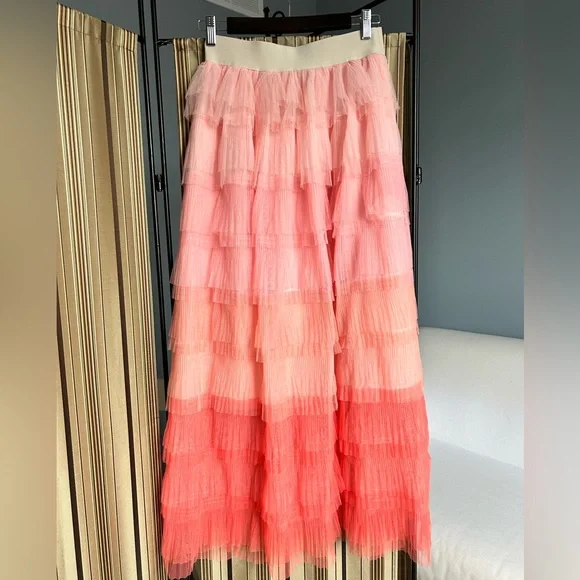 Ombré pink full length tulle skirt. - Picture 3 of 9